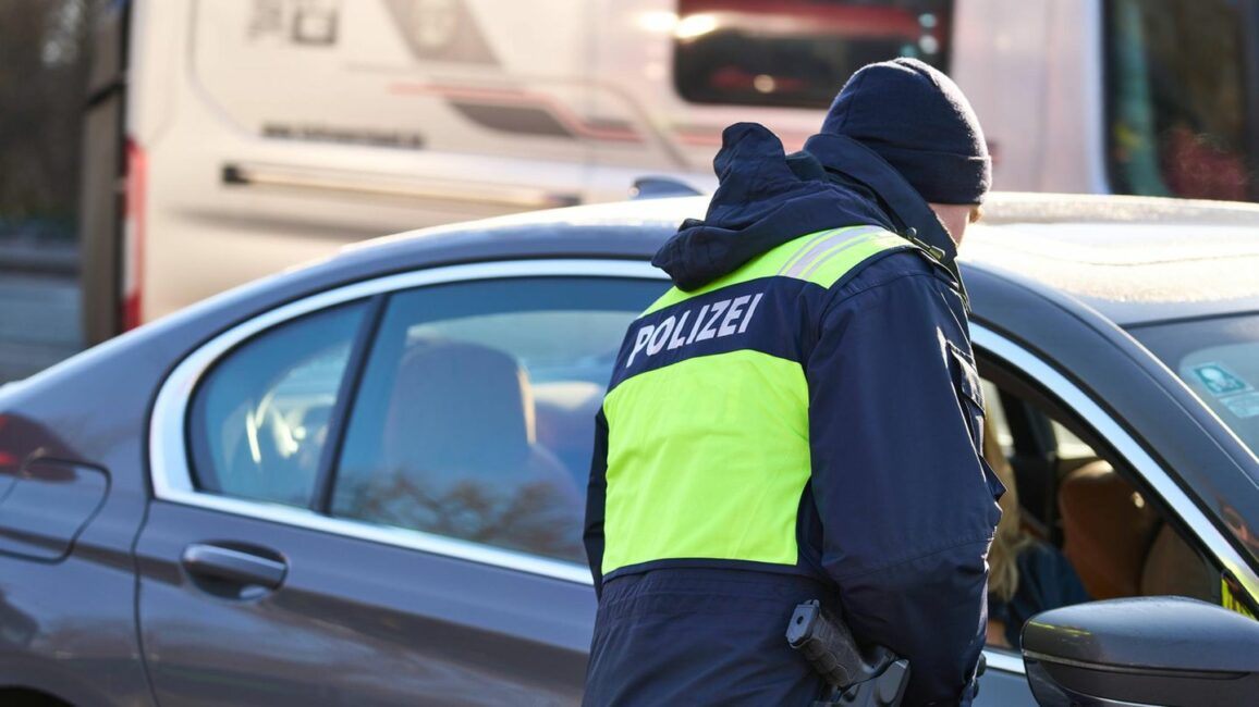 ADAC: Bis zu 10.000 Euro Strafe: Das darf niemals im Auto liegen