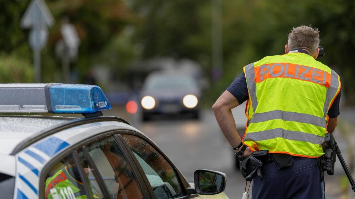 Verkehrsrecht: Fahrzeugkontrolle – darum sollten Sie den Führerschein zu Hause lassen