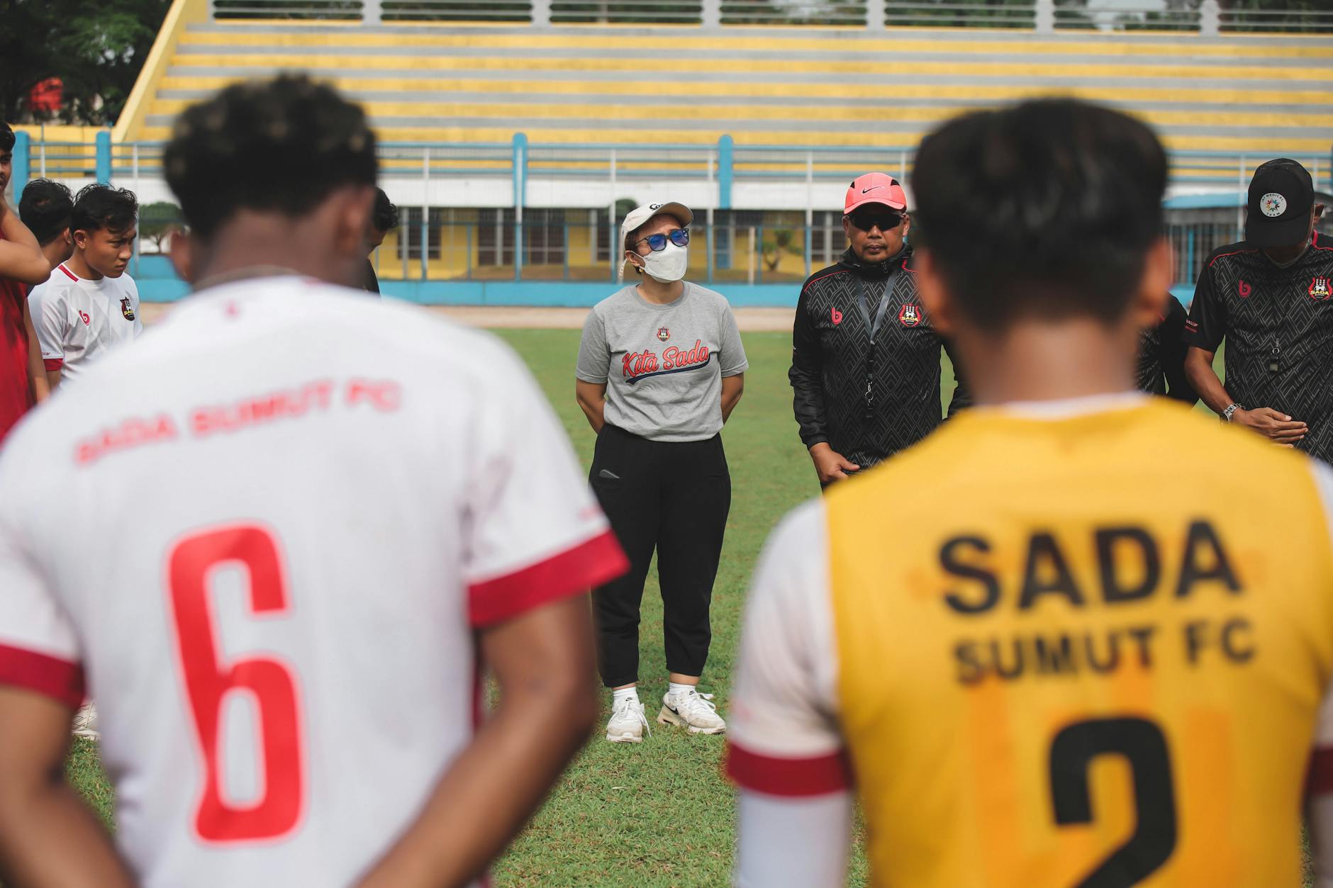 Illustration zu Fußballstar Schwester
