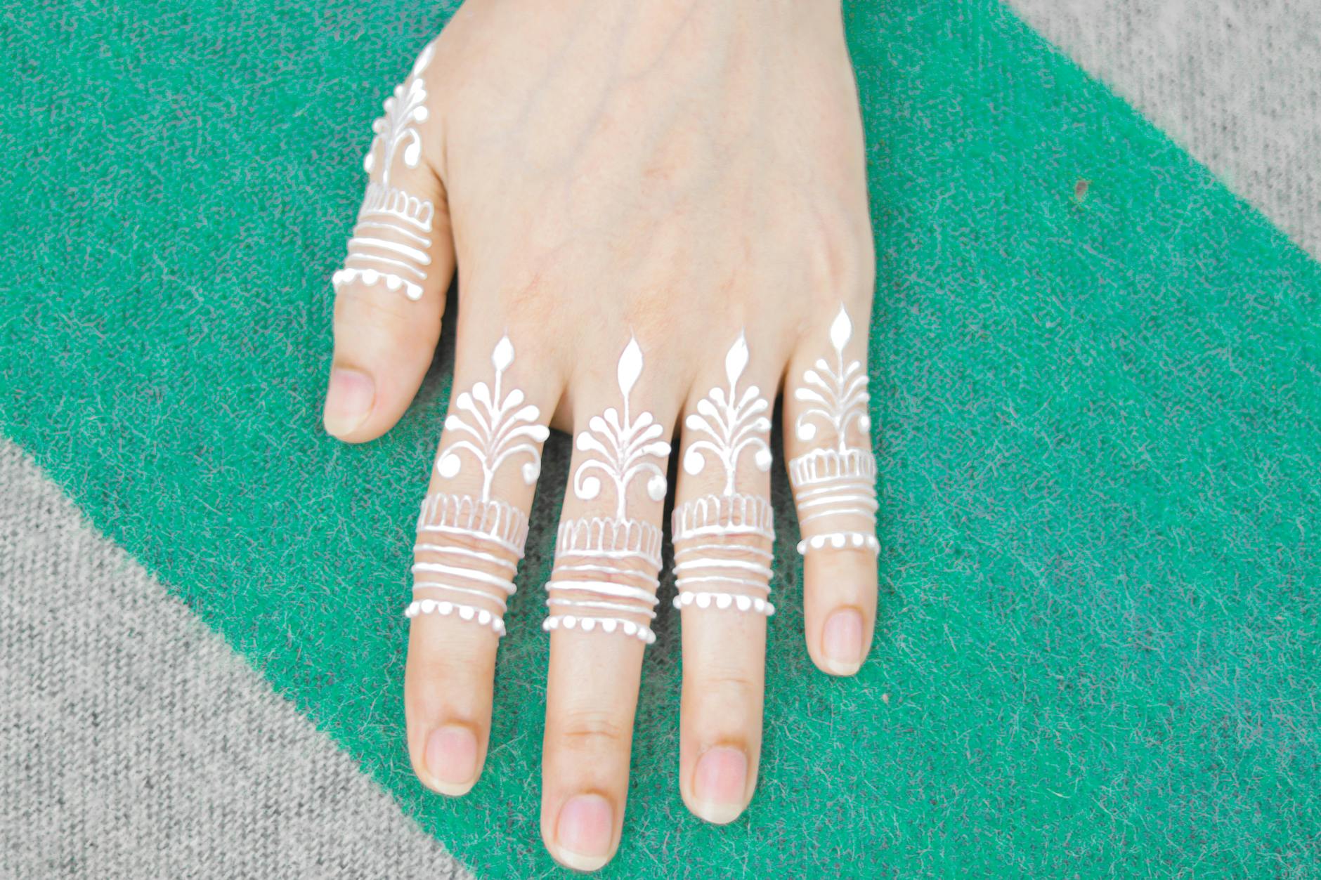 Detailansicht: Henna Tattoo Entfernen