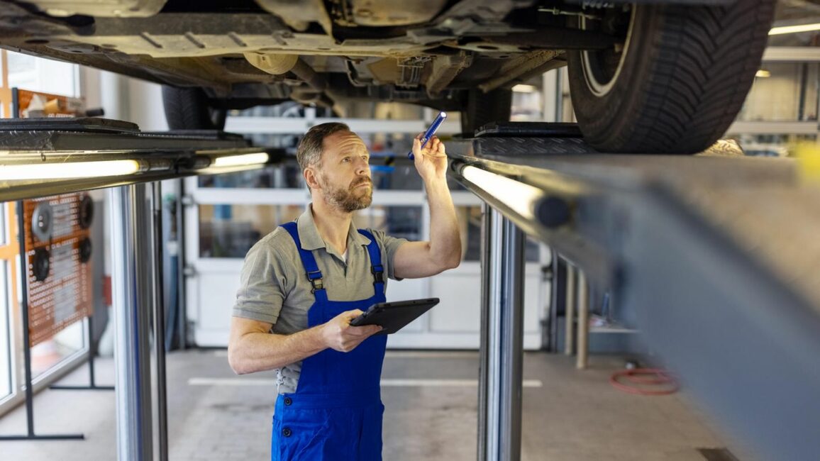 Hauptuntersuchung: Hohe Kosten: Wegen solcher Kleinigkeiten fallen Autos durch den TÜV