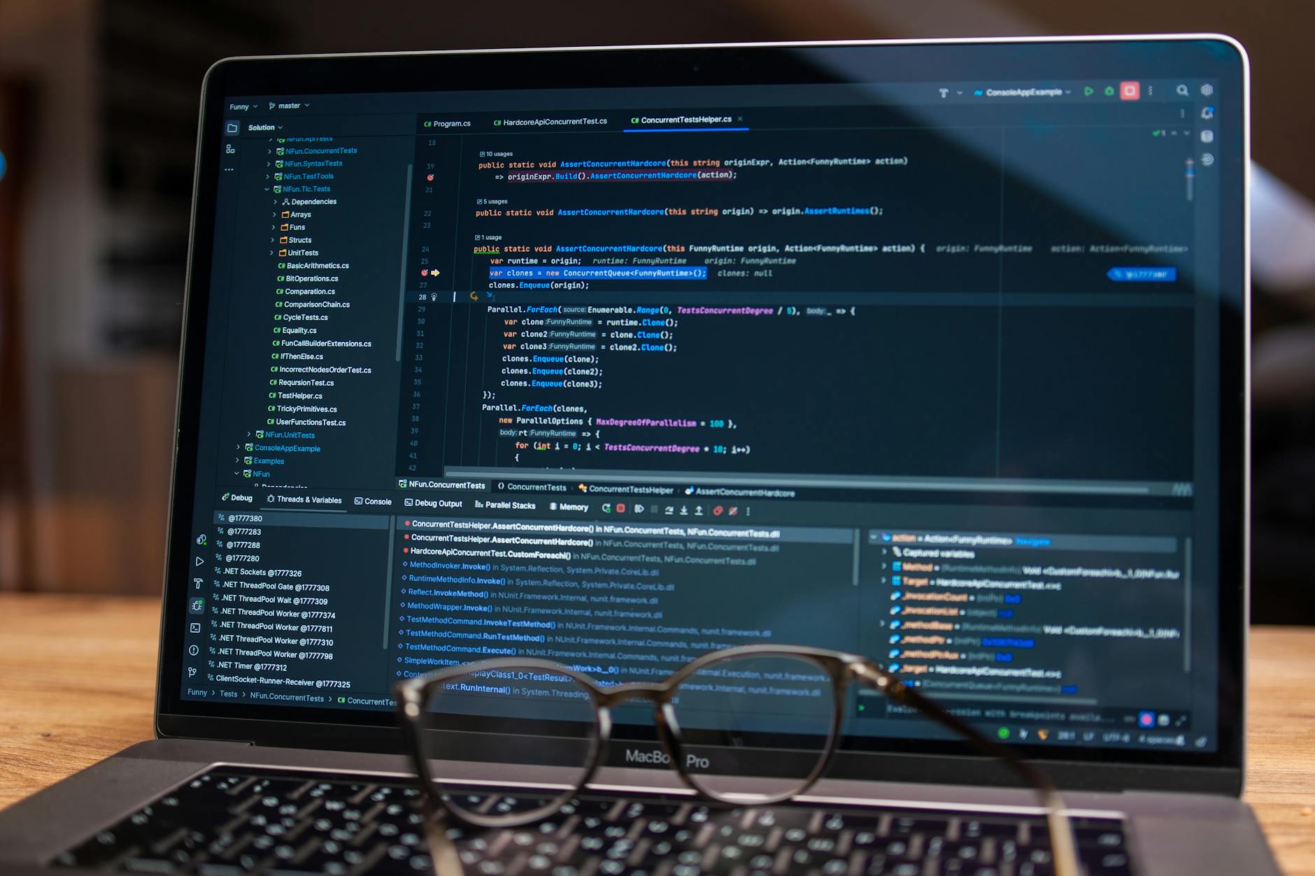 Detailansicht: Motörhead Gitarrist Phil Campbell /code