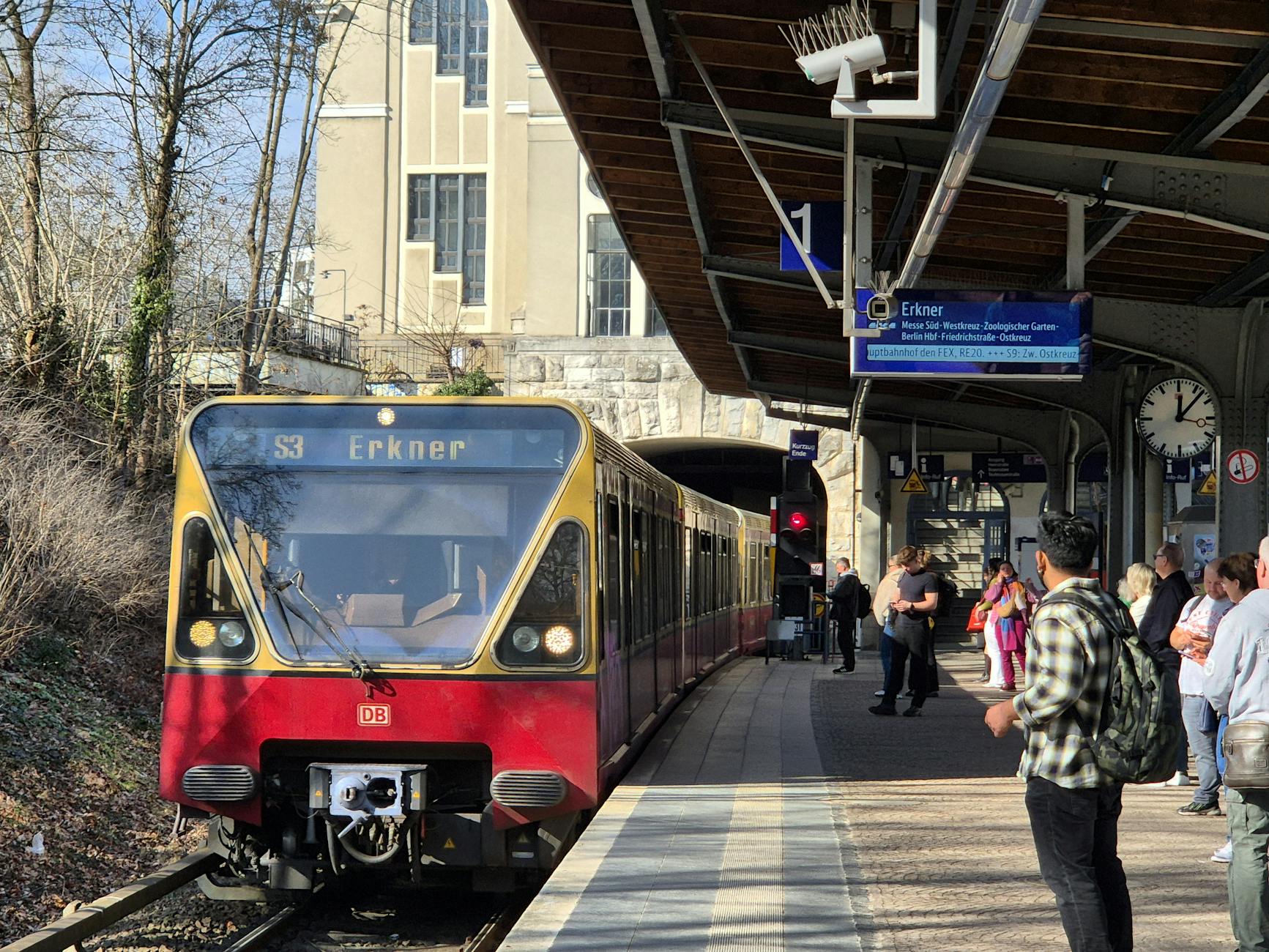 Detailansicht: Rolltreppen Störung Bahn
