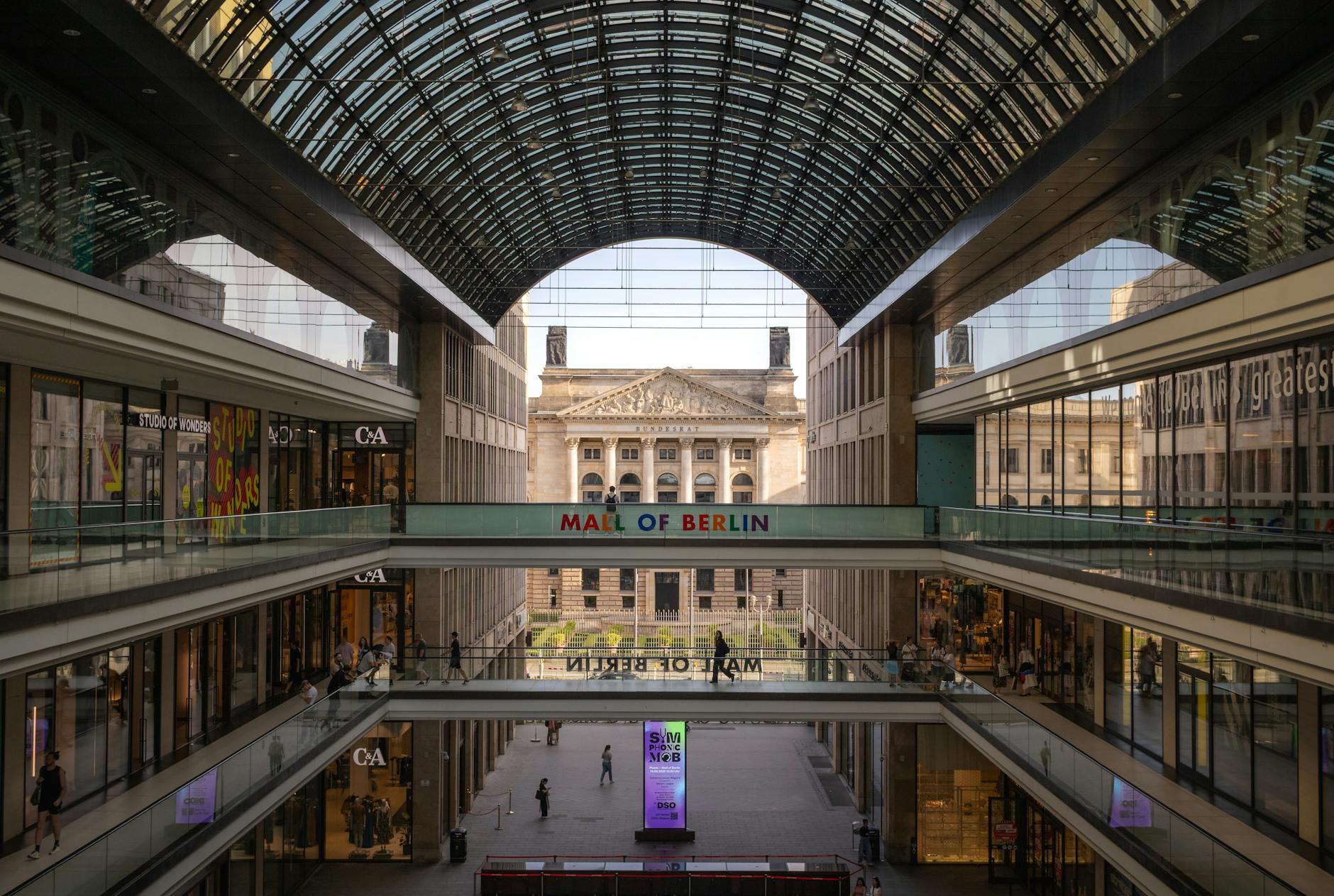 Berliner Hauptbahnhof Rolltreppen Illustration zu Berliner Hauptbahnhof Rolltreppen