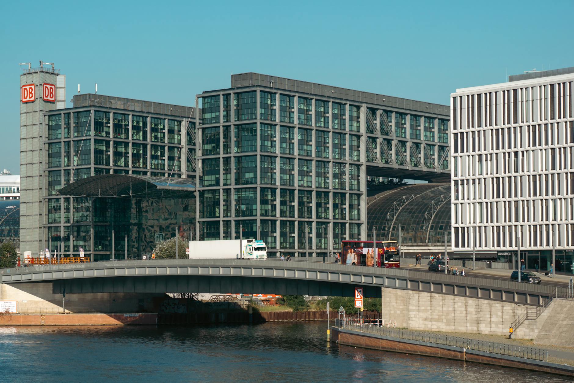 Detailansicht: Rolltreppen Berliner Hauptbahnhof