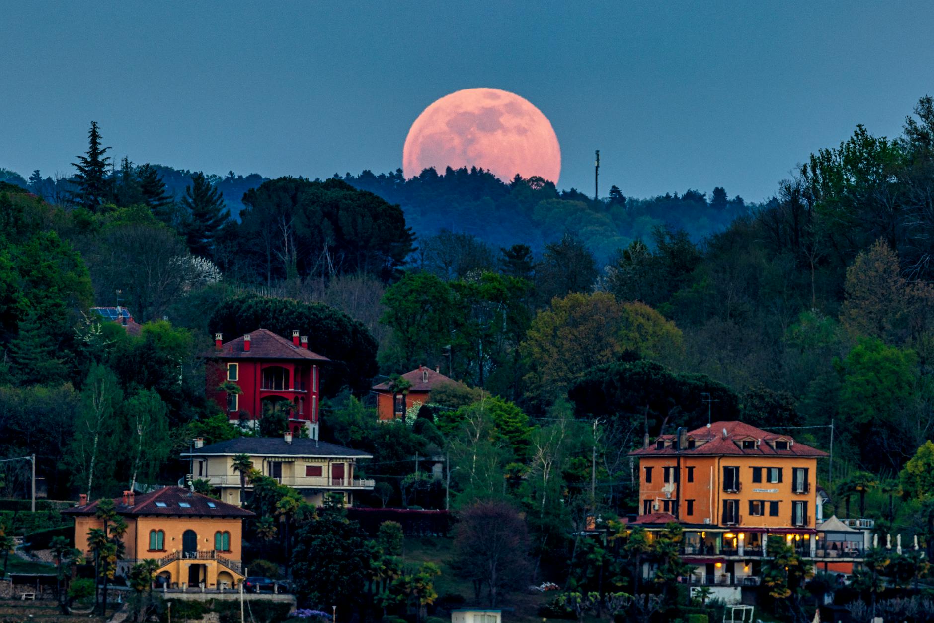 Symbolbild zum Thema Vollmond April