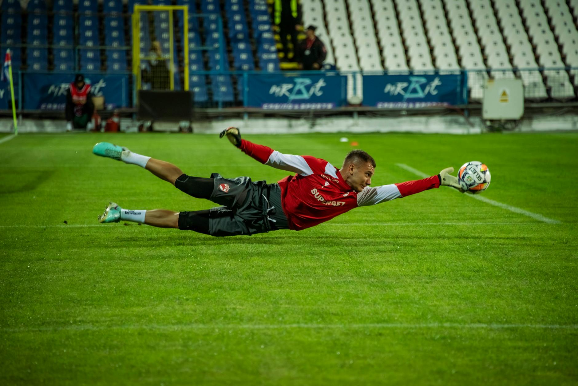 Detailansicht: Dinamo Bucuresti - FCSB