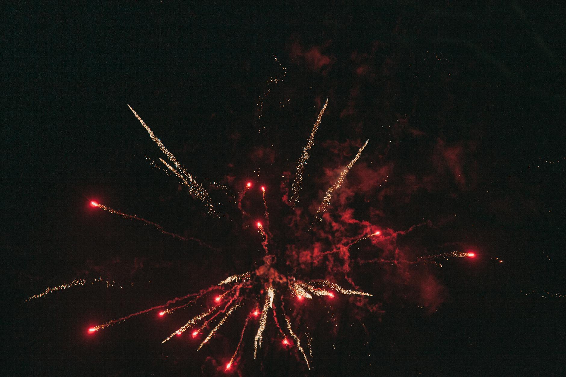 Explosion Illustration zu Explosion