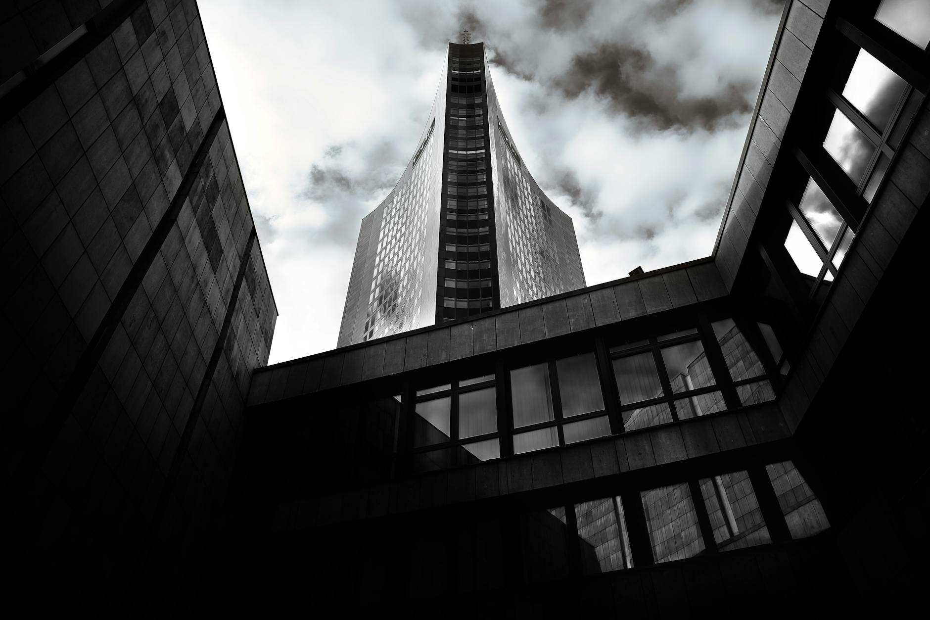 Hochhaus Symbolbild zum Thema Hochhaus