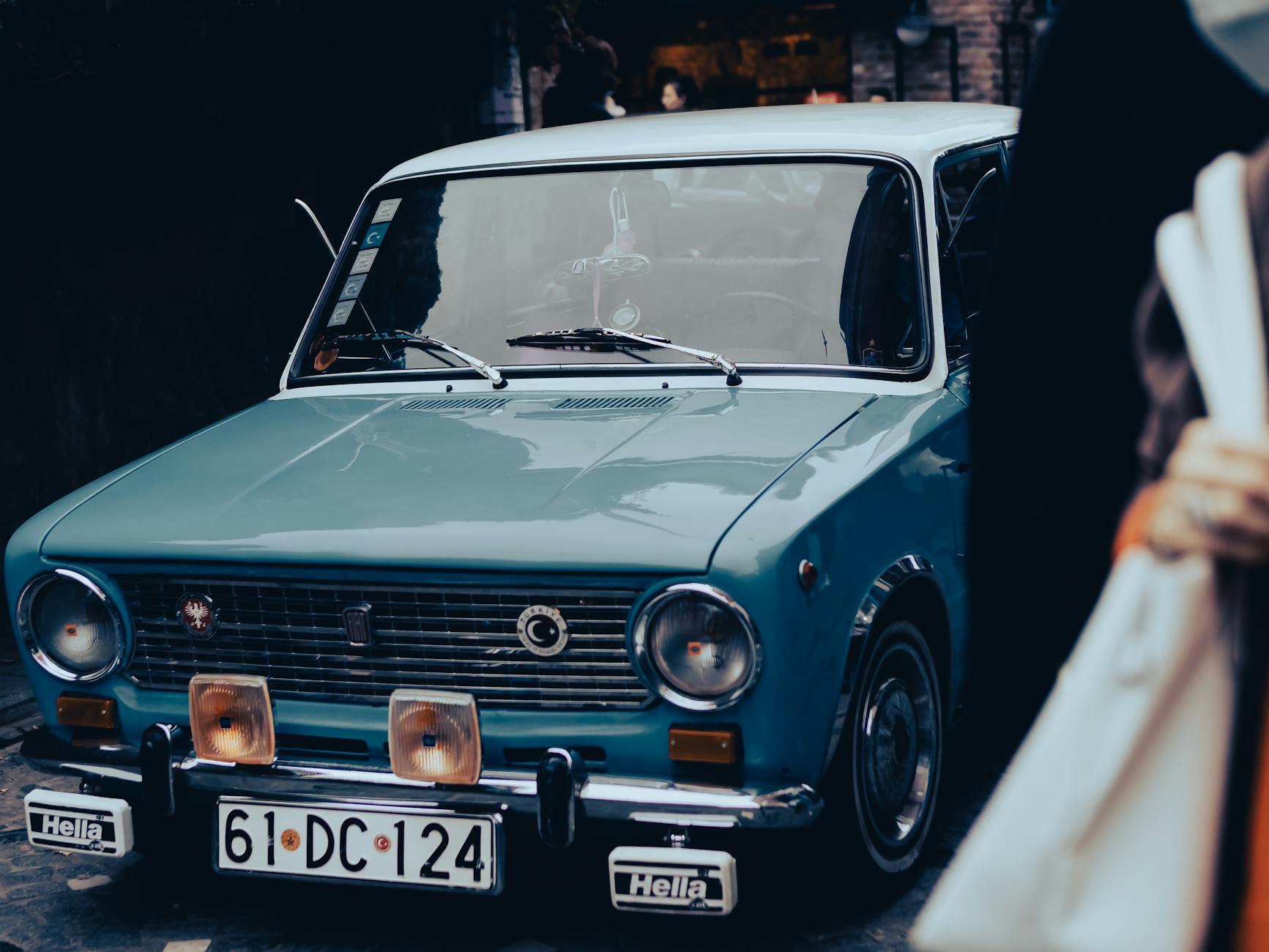 Illustration zu Italien Auto In Menschenmenge