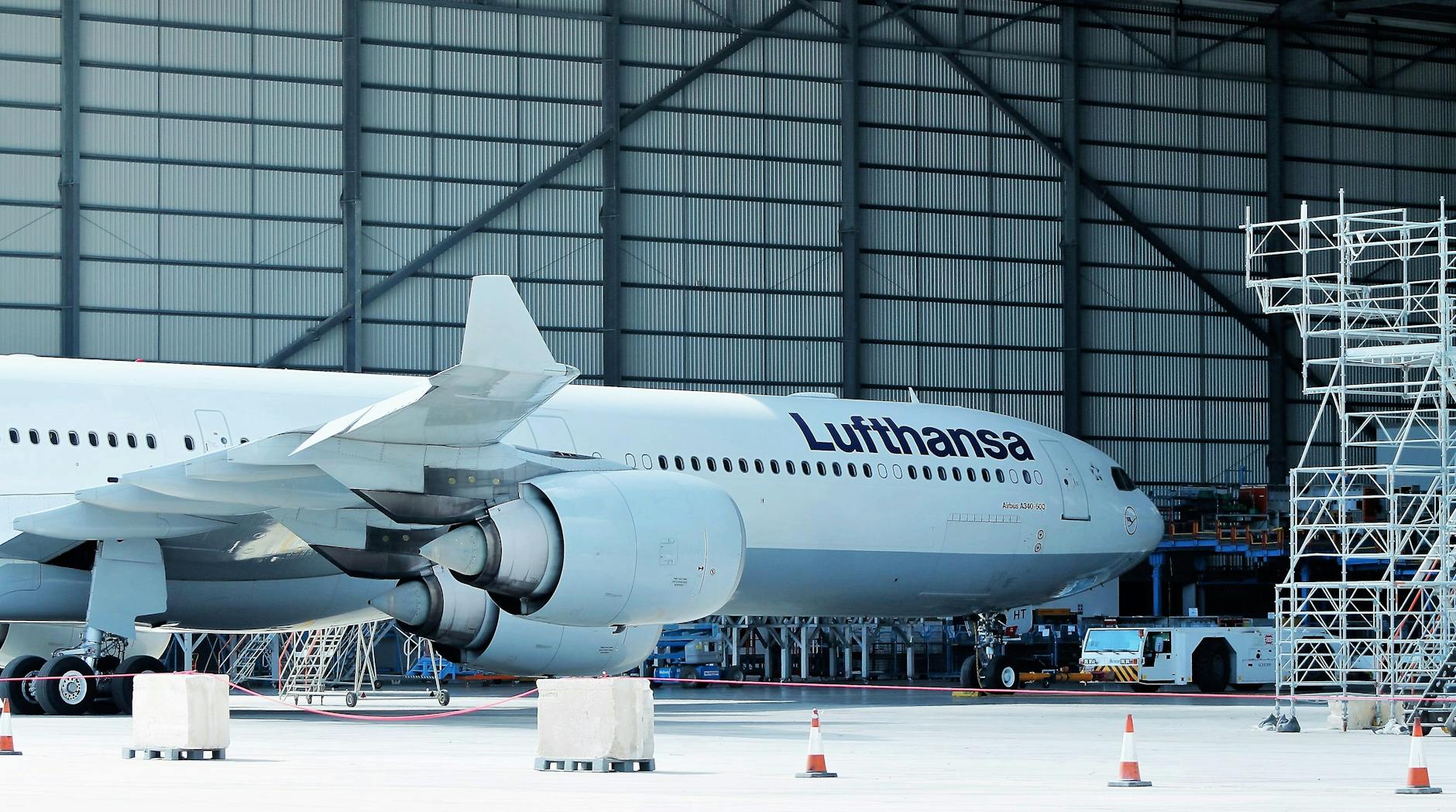 Detailansicht: Kerosinmangel Lufthansa
