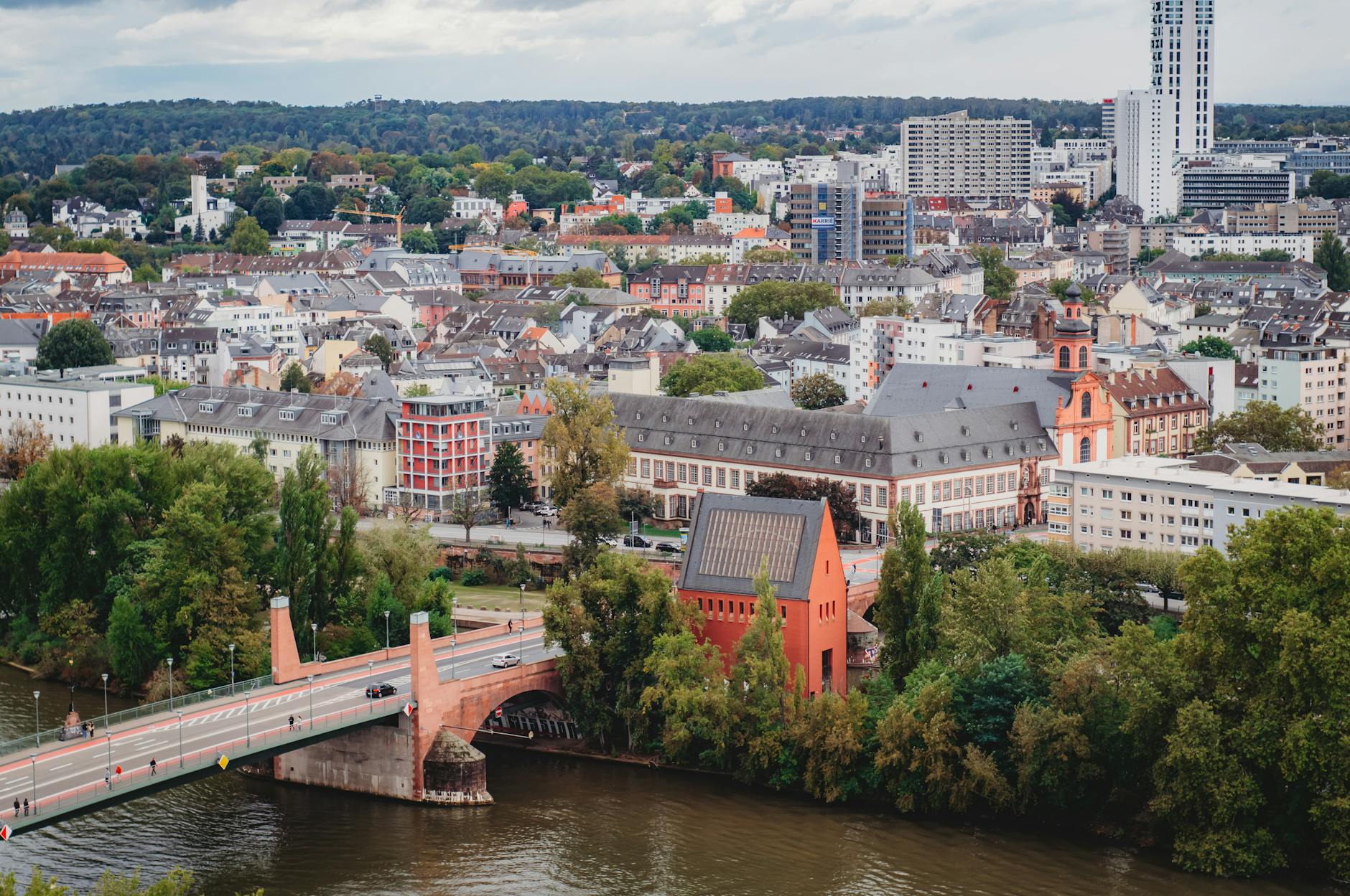 Symbolbild zum Thema Saarbruecken-hansa-rostock