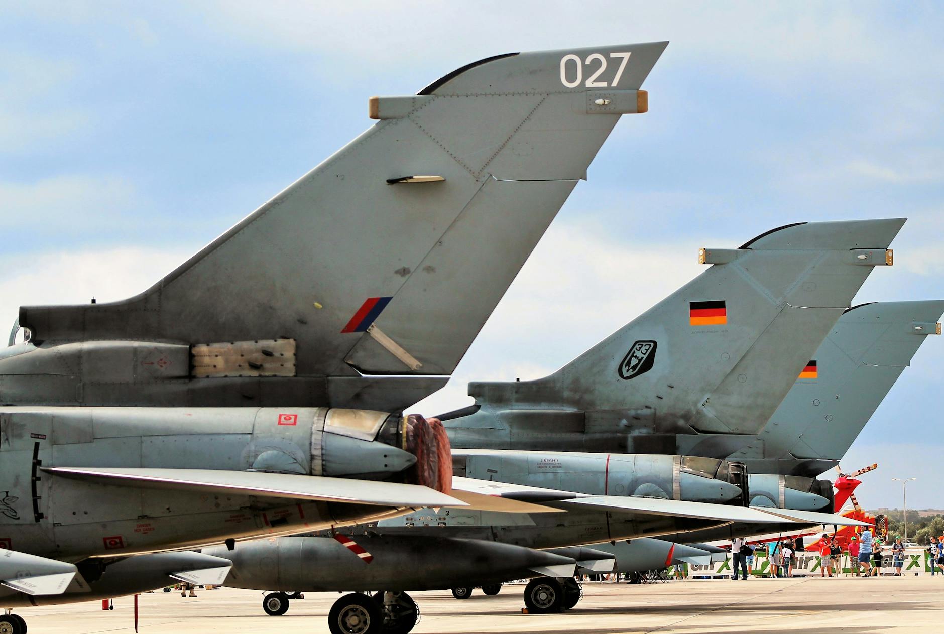 Detailansicht: Streitkräfte