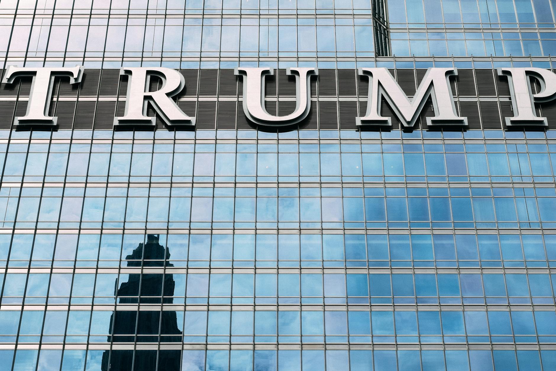 Illustration zu Trump Obama Spannungen