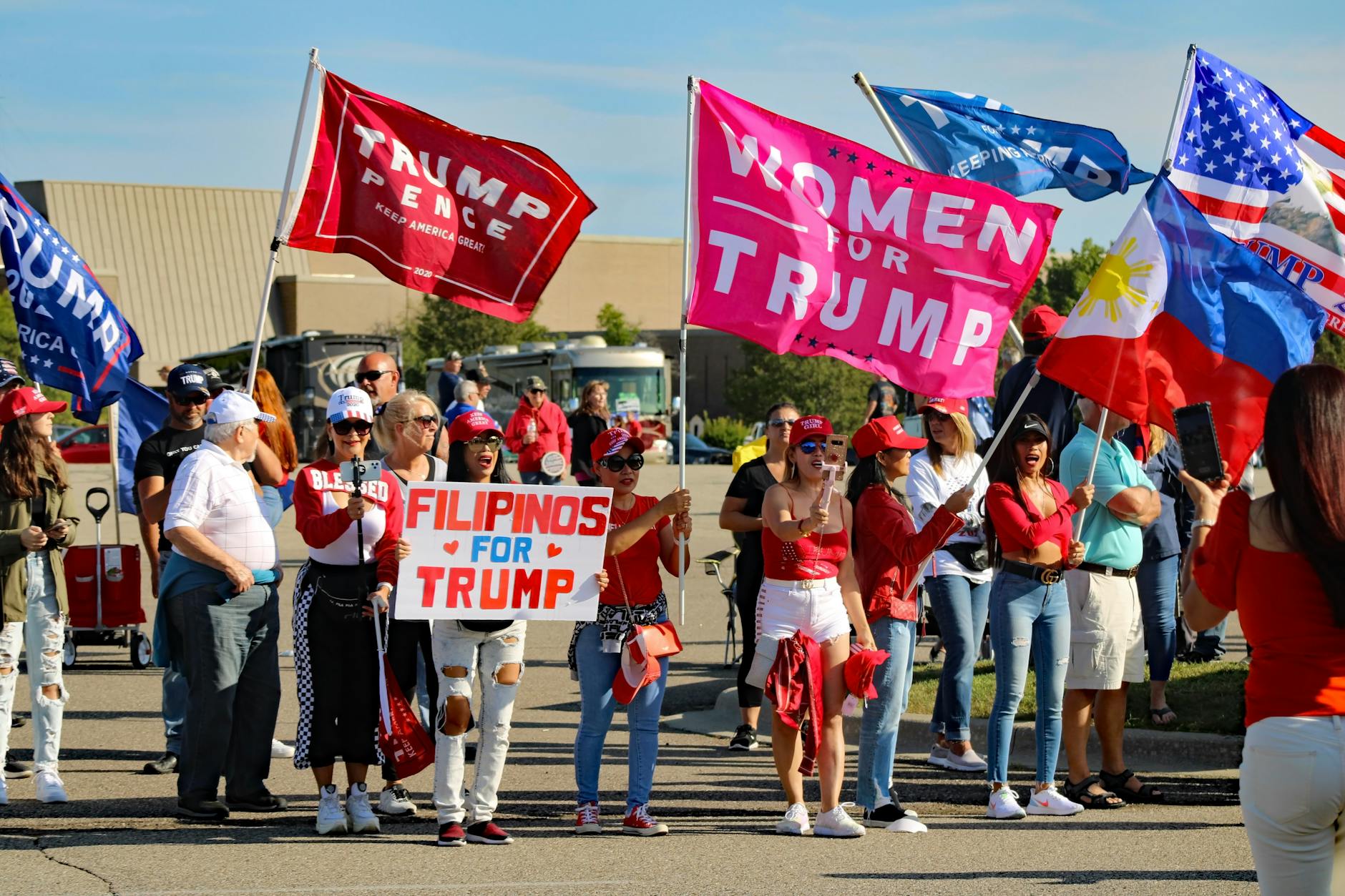 Trump Prunkbau Kritik Illustration zu Trump Prunkbau Kritik