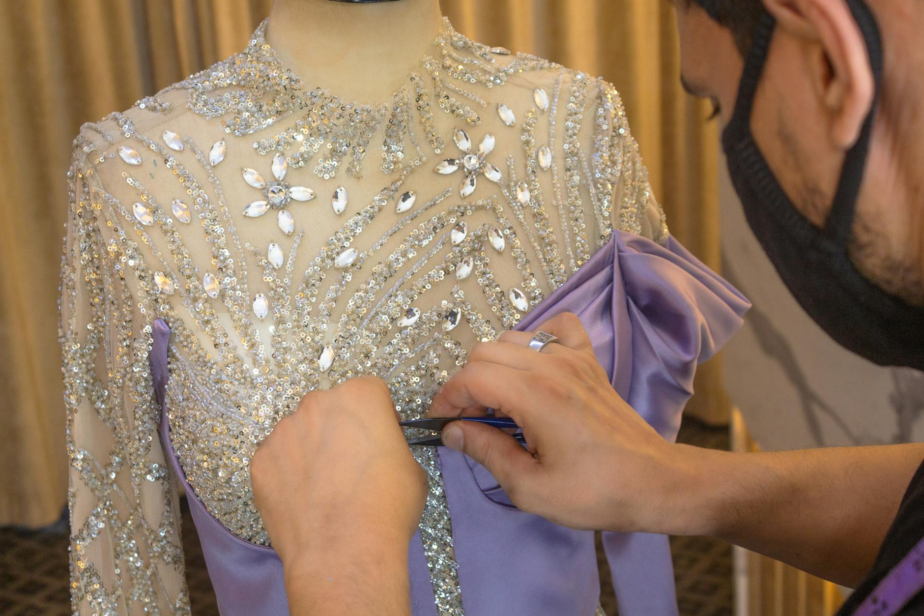 Detailansicht: Victoria Swarovski Kleid Esc