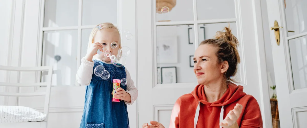 Tagesmutter Kosten: Womit Sie als Familie 2026 rechnen sollten